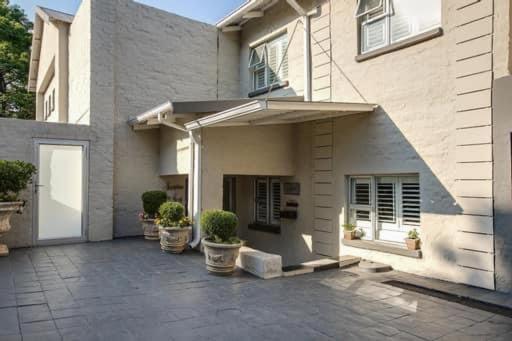 37 Alexandra Avenue, Self Catering Executive Apartment No Load Shedding And Water Outages Johannesburg Bagian luar foto