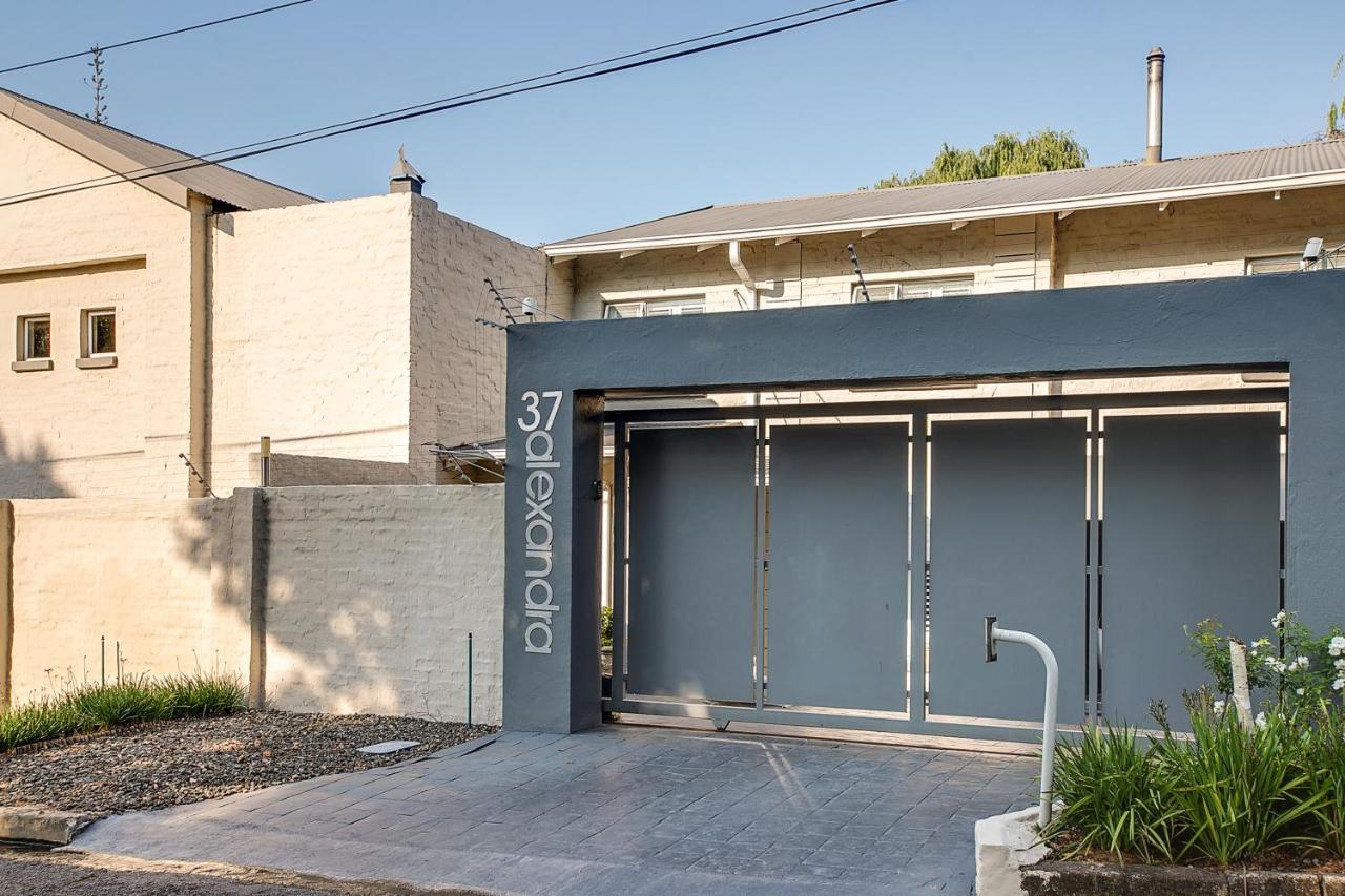 37 Alexandra Avenue, Self Catering Executive Apartment No Load Shedding And Water Outages Johannesburg Bagian luar foto